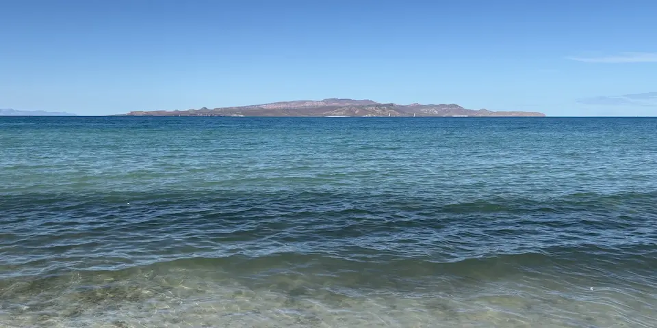 With the year ending, temperatures are droppping. I visited Playa Tecolote one last time.