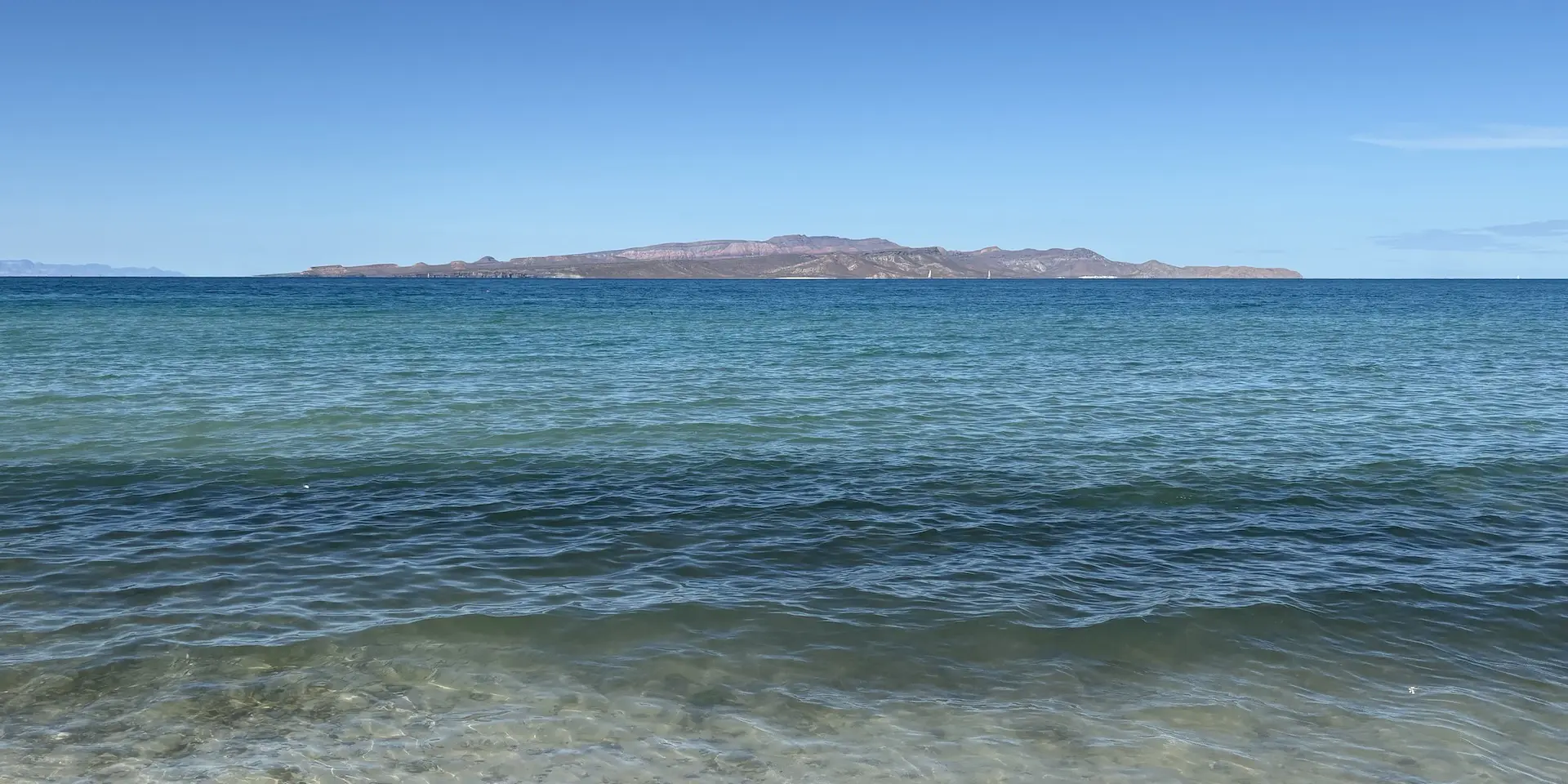 With the year ending, temperatures are droppping. I visited Playa Tecolote one last time.